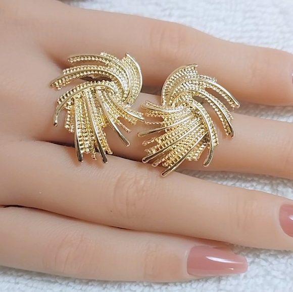 Vintage Earring Lot Floral, Twisted, Oval Doorknocker - Picture 4 of 12